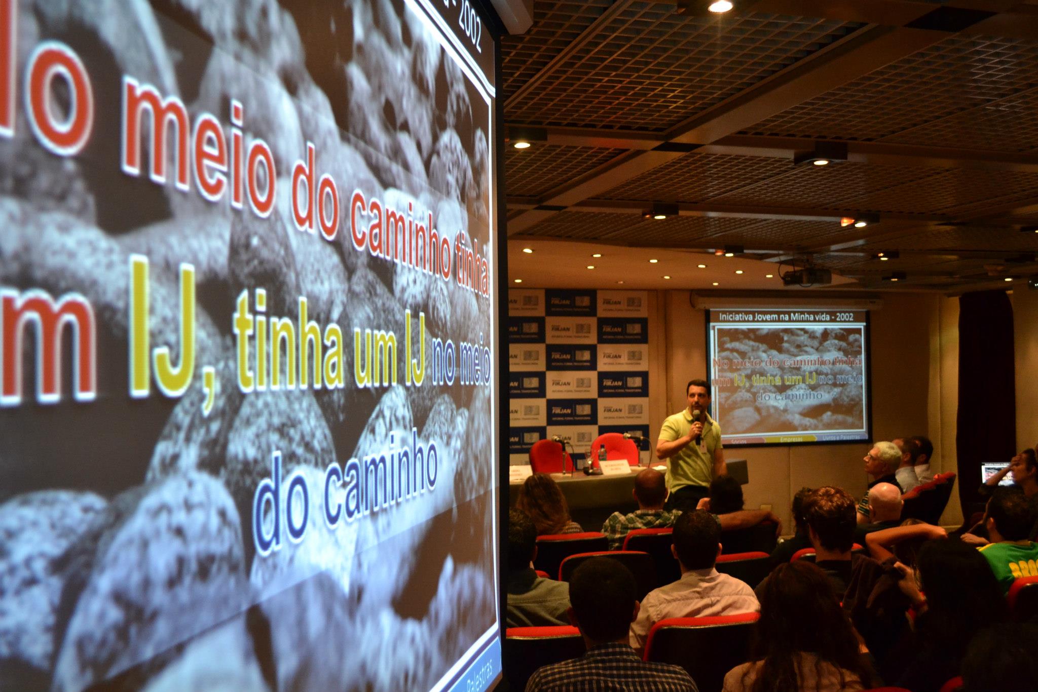 Ricardo Veríssimo em treinamento para equipes comerciais e cooperativas