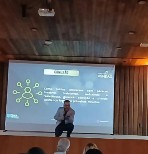 Ricardo Veríssimo durante a MasterClass de Vendas no auditório do Sebrae Pernambuco, em Recife