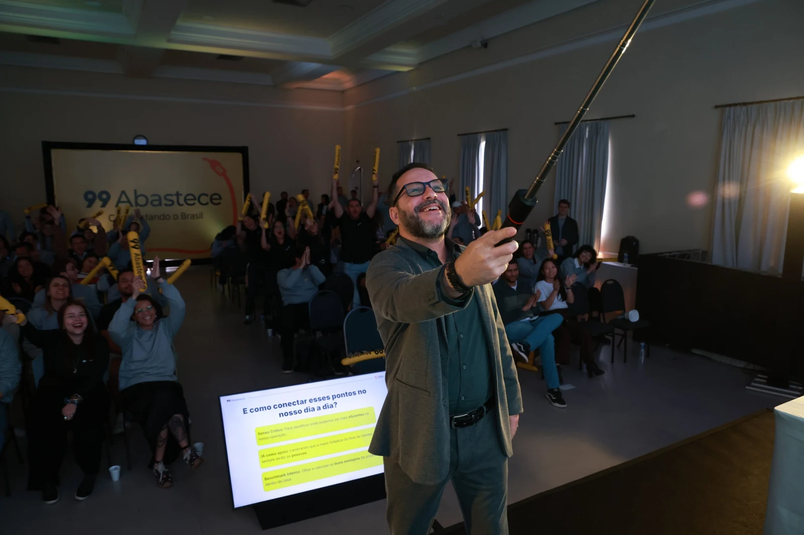 Interação de Ricardo com os participantes da 99Abastece